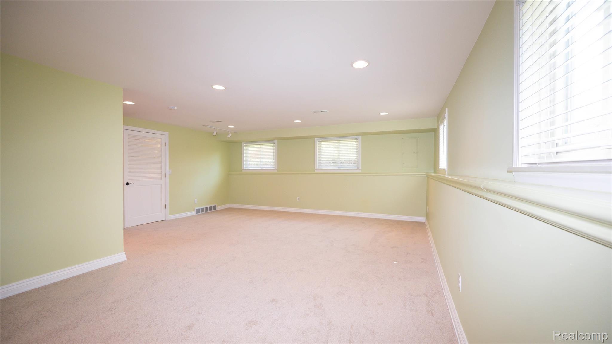 3317 McClure Road Troy, MI 48084 - Photo 31 of 50 044_20 - Copy.jpg