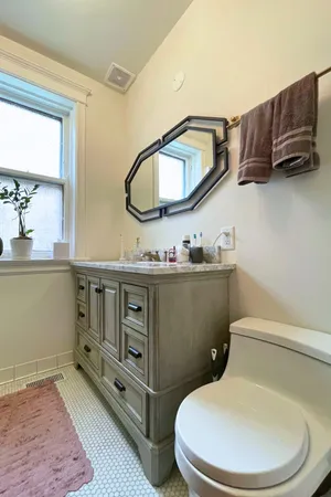 $5,500 | 3727 North Lakewood Avenue, Unit 1, Chicago, IL 60613