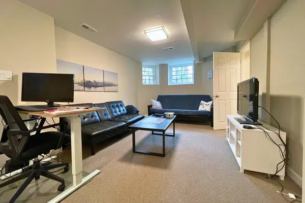 $5,500 | 3727 North Lakewood Avenue, Unit 1, Chicago, IL 60613