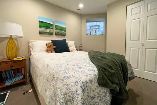 $5,500 | 3727 North Lakewood Avenue, Unit 1, Chicago, IL 60613
