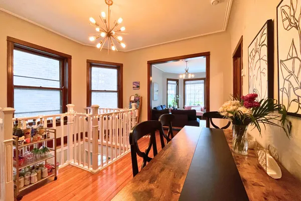 $5,500 | 3727 North Lakewood Avenue, Unit 1, Chicago, IL 60613