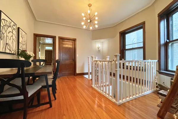 $5,500 | 3727 North Lakewood Avenue, Unit 1, Chicago, IL 60613