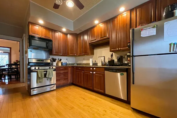 $5,500 | 3727 North Lakewood Avenue, Unit 1, Chicago, IL 60613