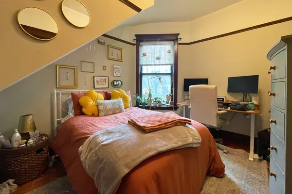 $5,500 | 3727 North Lakewood Avenue, Unit 1, Chicago, IL 60613