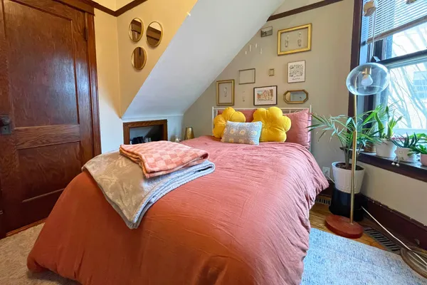 $5,500 | 3727 North Lakewood Avenue, Unit 1, Chicago, IL 60613