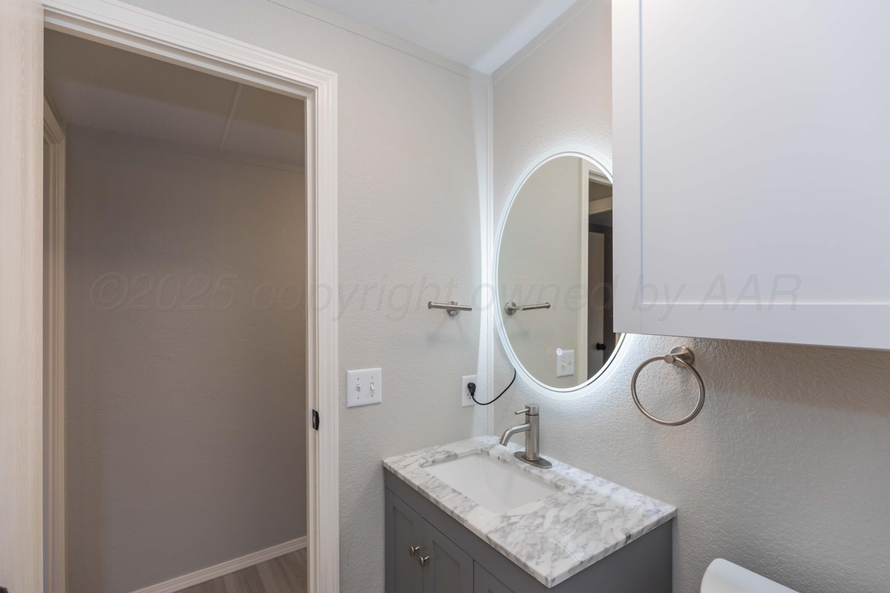 217 East 4th Street Lefors, TX 79065 - Photo 24 of 38 BATHROOM 2 VIEW 2