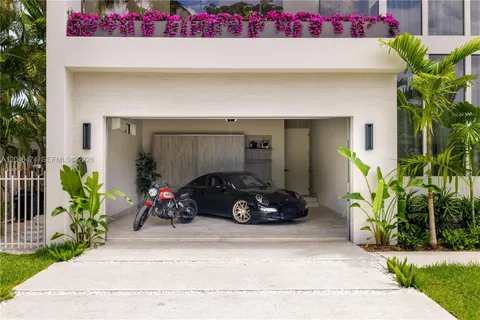 $4,700,000 | 1008 Northeast 114th Street, Biscayne Park, FL 33161