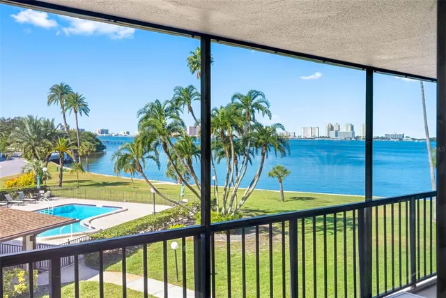 $567,800 | 100 Oakmont Lane, Unit 301, Belleair, FL 33756