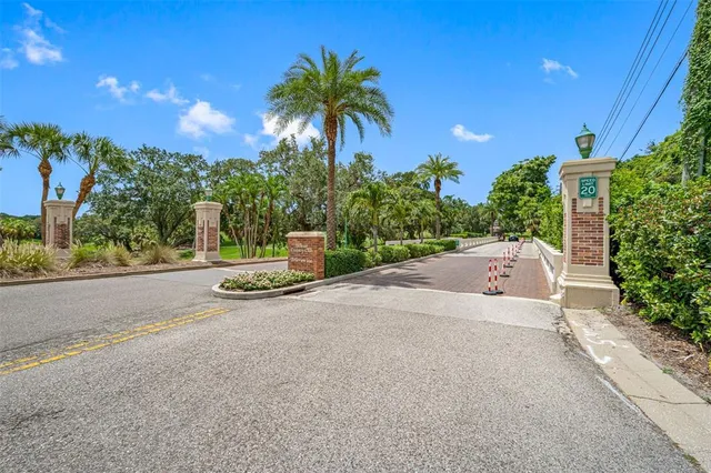 $567,800 | 100 Oakmont Lane, Unit 301, Belleair, FL 33756