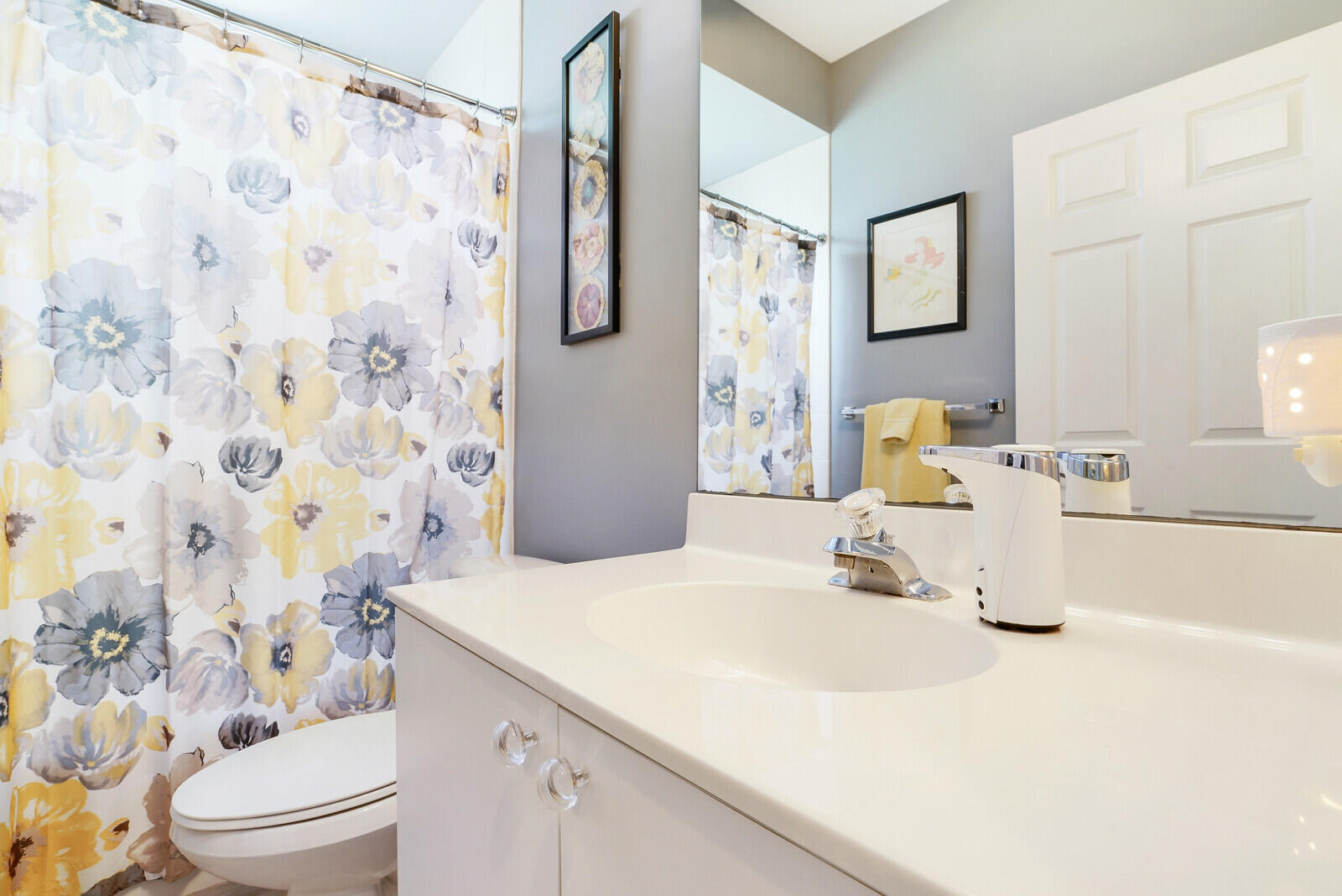 3943 Antigua Point Drive Boca Raton, FL 33487 - Photo 23 of 31 Guest Bathroom
