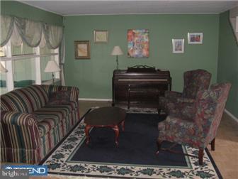 37 Red Ridge Road Levittown, PA 19056 - Photo 5 of 12 Living Room