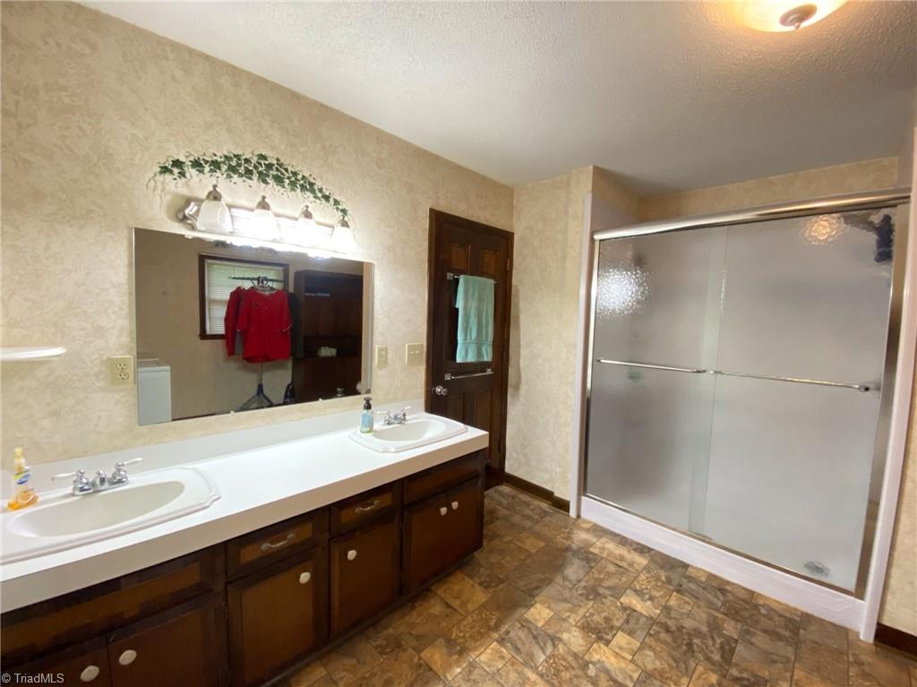 375 Manuel Road Mayodan, NC 27027 - Photo 14 of 39 Gallery Image 14