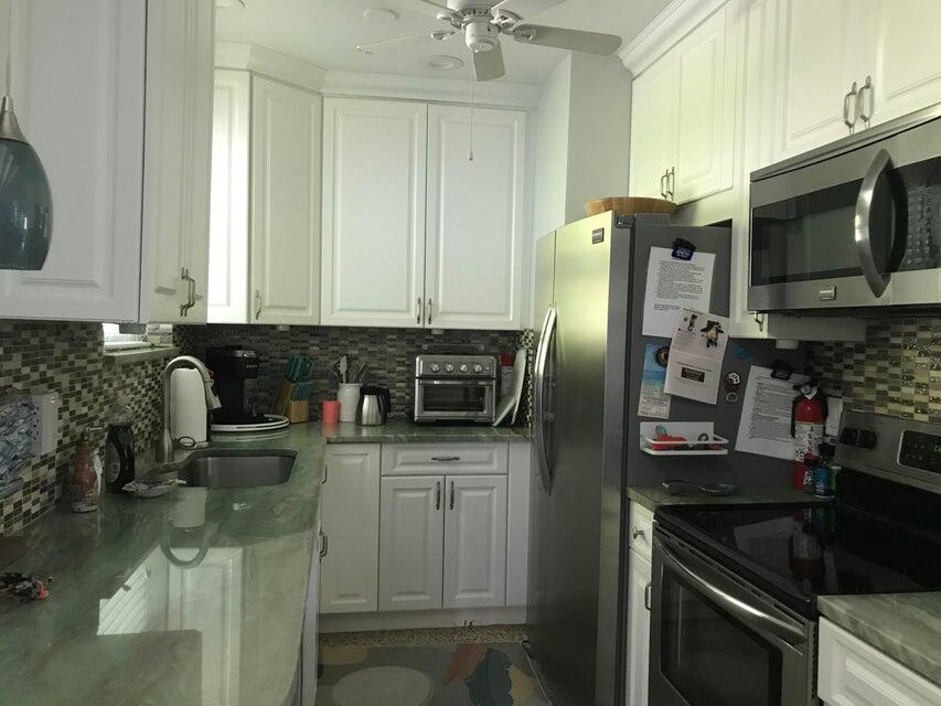 7 Belair Drive Boynton Beach, FL 33435 - Photo 10 of 19 kitchen