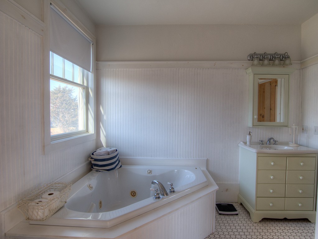300 Brayton Point Road Westport, MA 02790 - Photo 11 of 15 Gallery Image 11