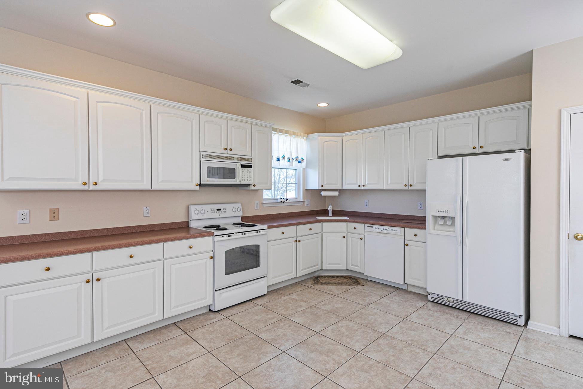 51 Foster Road Pennington, NJ 08534 - Photo 11 of 21 Gallery Image 11