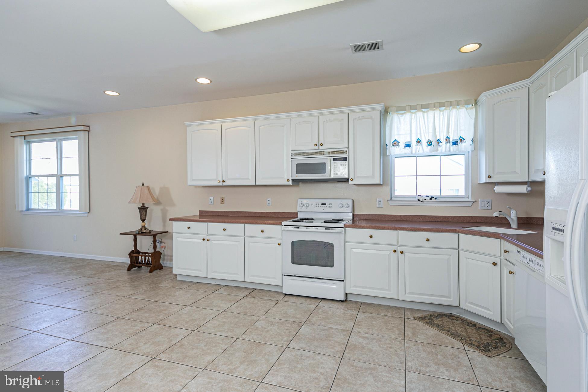 51 Foster Road Pennington, NJ 08534 - Photo 8 of 21 Gallery Image 8