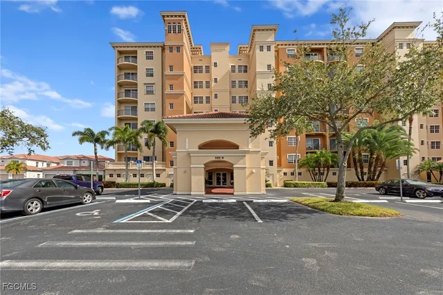 $625,000 | 580 El Camino Real, Unit 3202, Naples, FL 34119