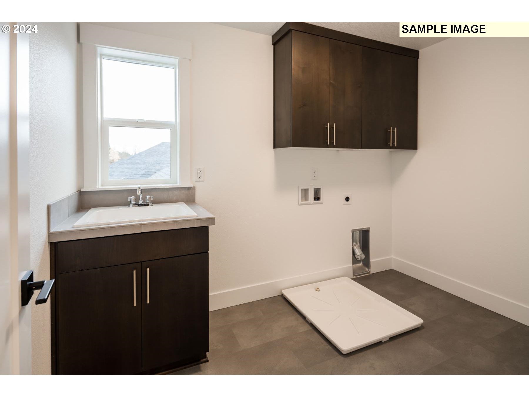 1116 North Helens Vw Drive Ridgefield, WA 98642 - Photo 21 of 23 a bathroom with a sink and a mirror
