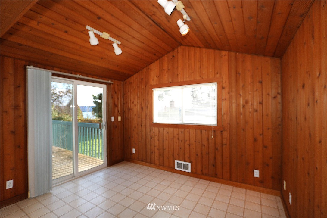 20417 Chautauqua Beach Road Southwest Vashon, WA 98070 - Photo 6 of 12 Gallery Image 6