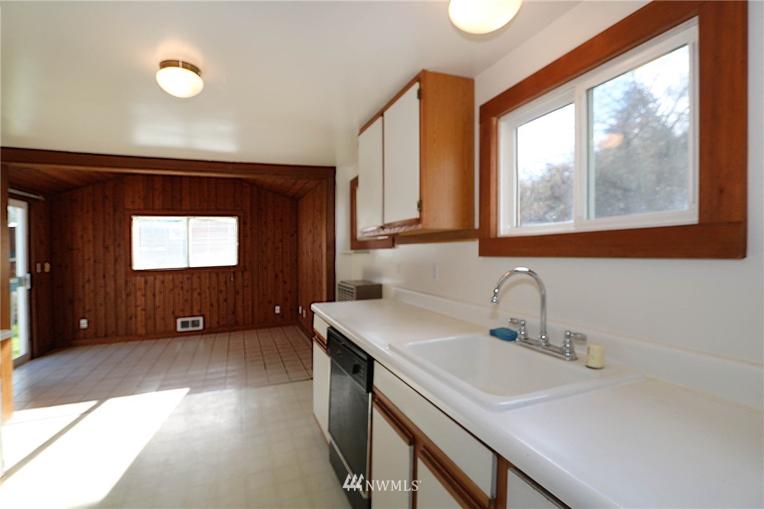 20417 Chautauqua Beach Road Southwest Vashon, WA 98070 - Photo 9 of 12 Gallery Image 9