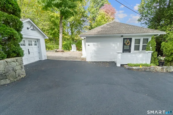 $649,900 | 215 Mamanasco Road, Unit 215, Ridgefield, CT 06877