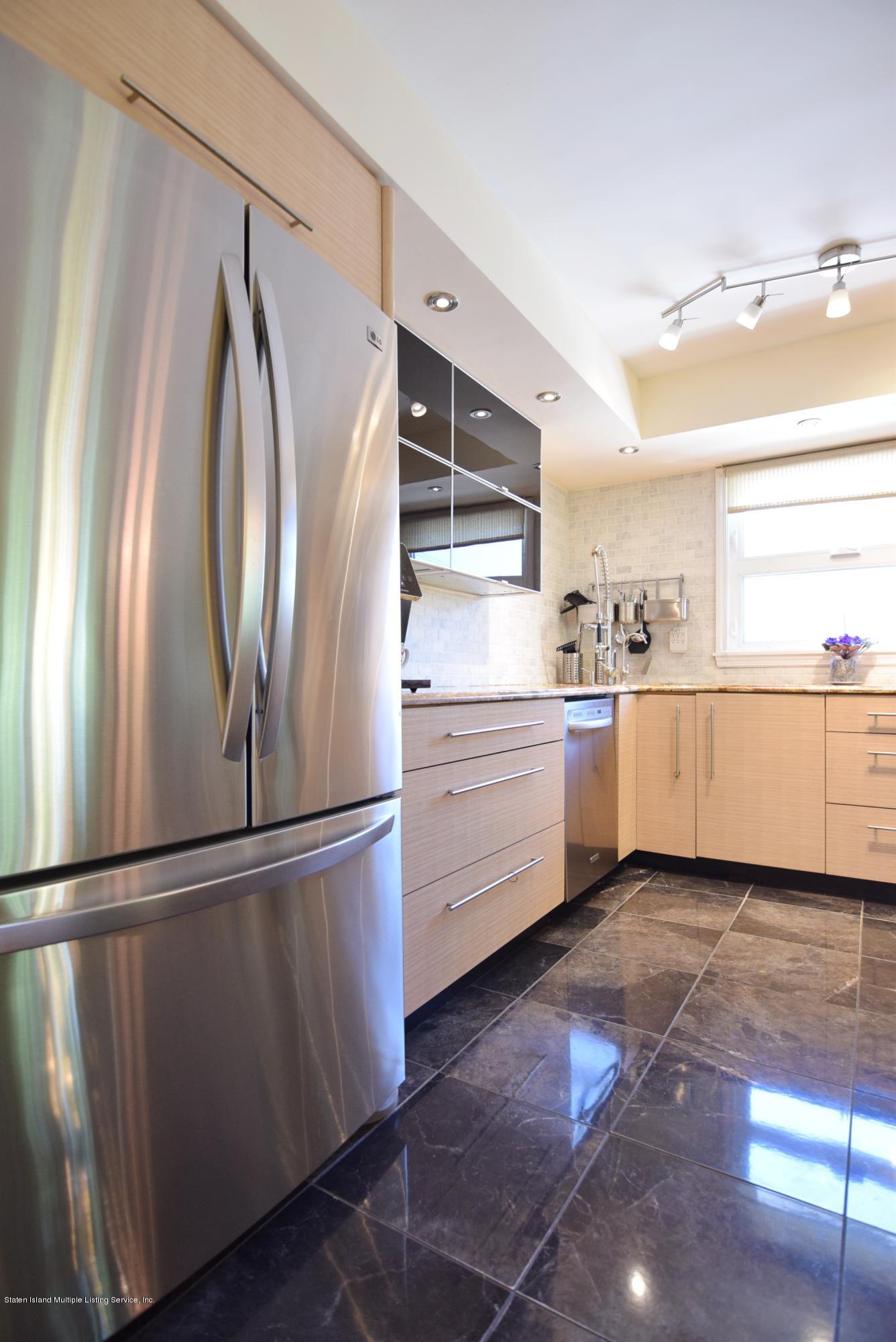 549 Mill Road Staten Island, NY 10306 - Photo 21 of 47 (21) Kitchen