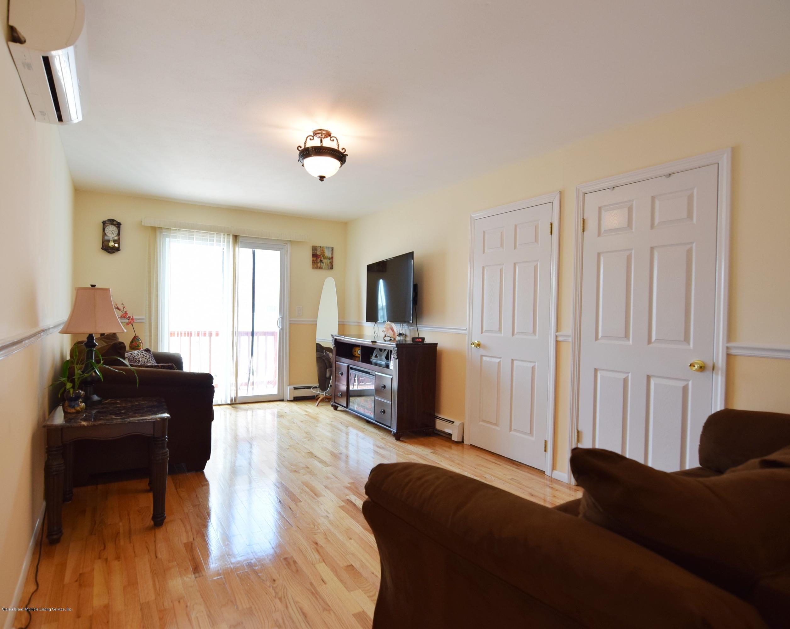 549 Mill Road Staten Island, NY 10306 - Photo 5 of 47 (5) Family Room Level 1