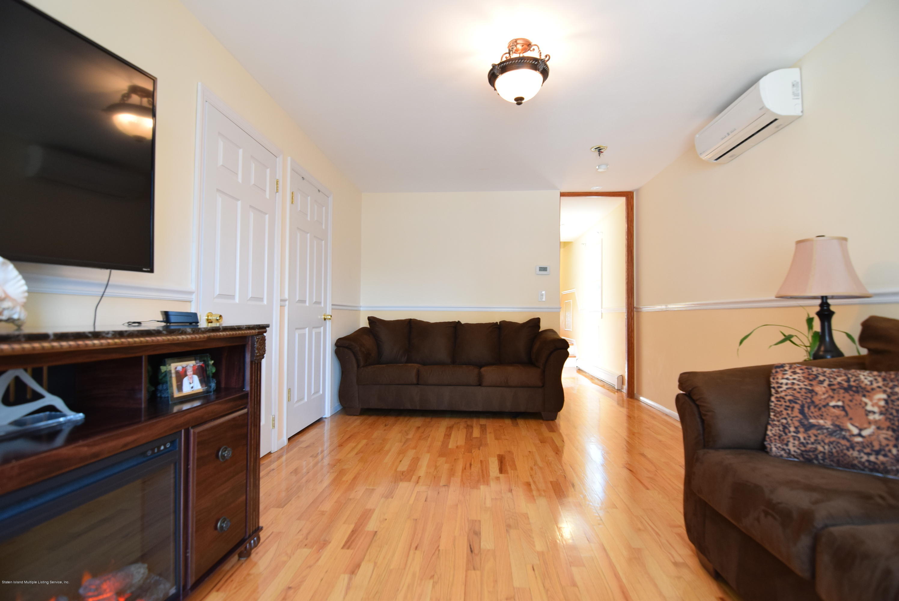 549 Mill Road Staten Island, NY 10306 - Photo 7 of 47 (7) Family Room Level 1