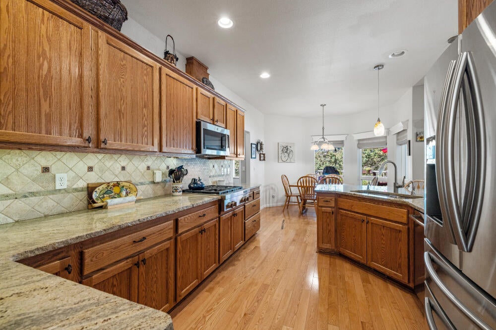 10046 Dowitcher Road Klamath Falls, OR 97601 - Photo 15 of 73 10046DowitcherRd-47