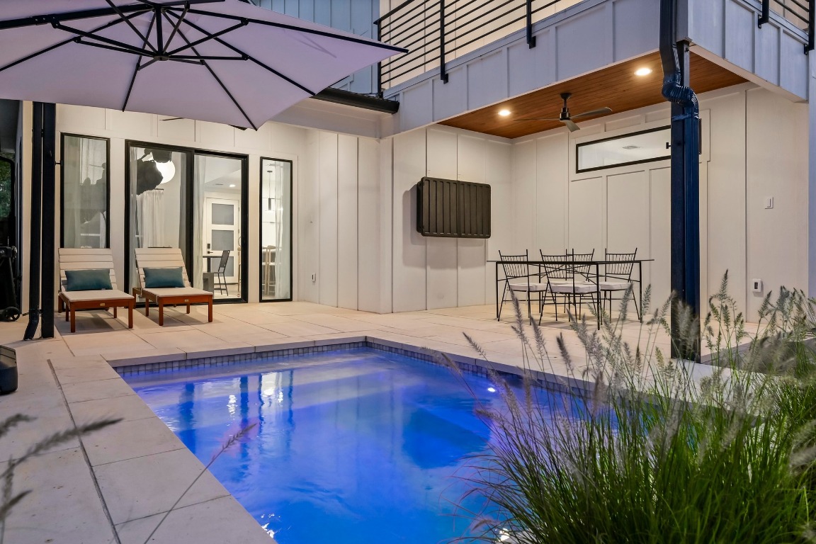 2104 East 2nd Street, Unit 1 Austin, TX 78702 - Photo 28 of 39 a view of a patio with table and chairs under an umbrella