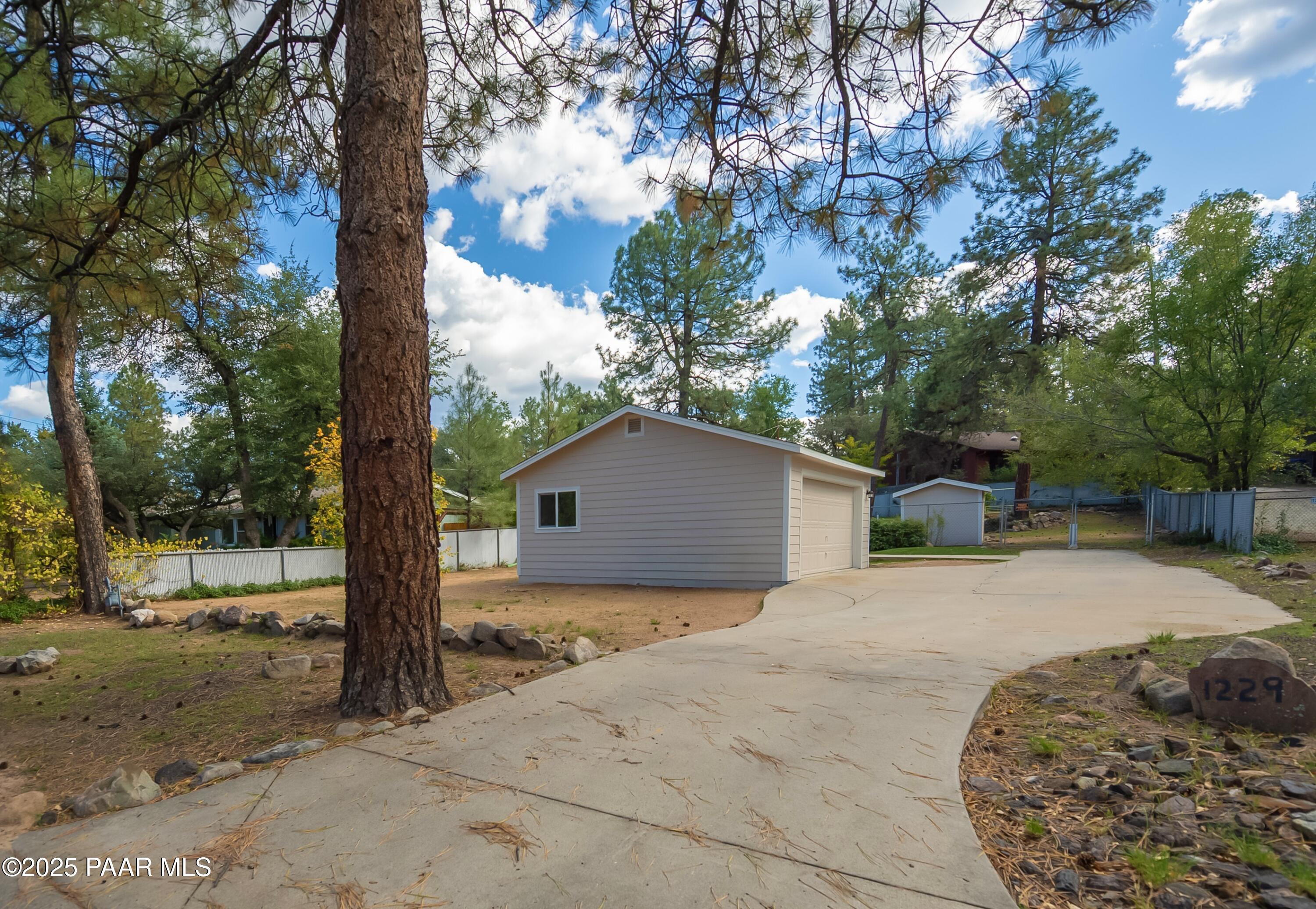 1229 Linden Road Prescott, AZ 86303 - Photo 22 of 30 Driveway