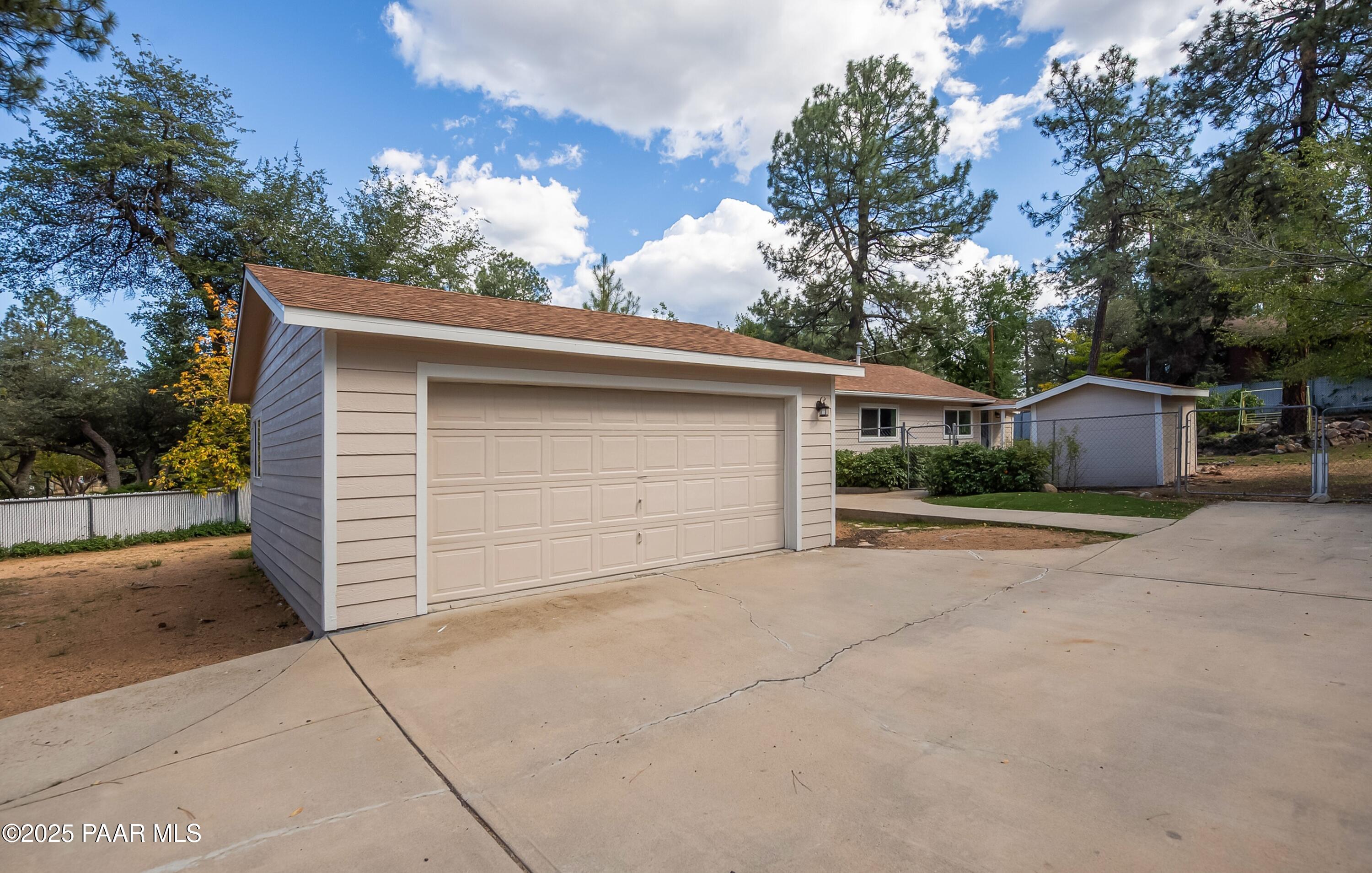 1229 Linden Road Prescott, AZ 86303 - Photo 23 of 30 Garage