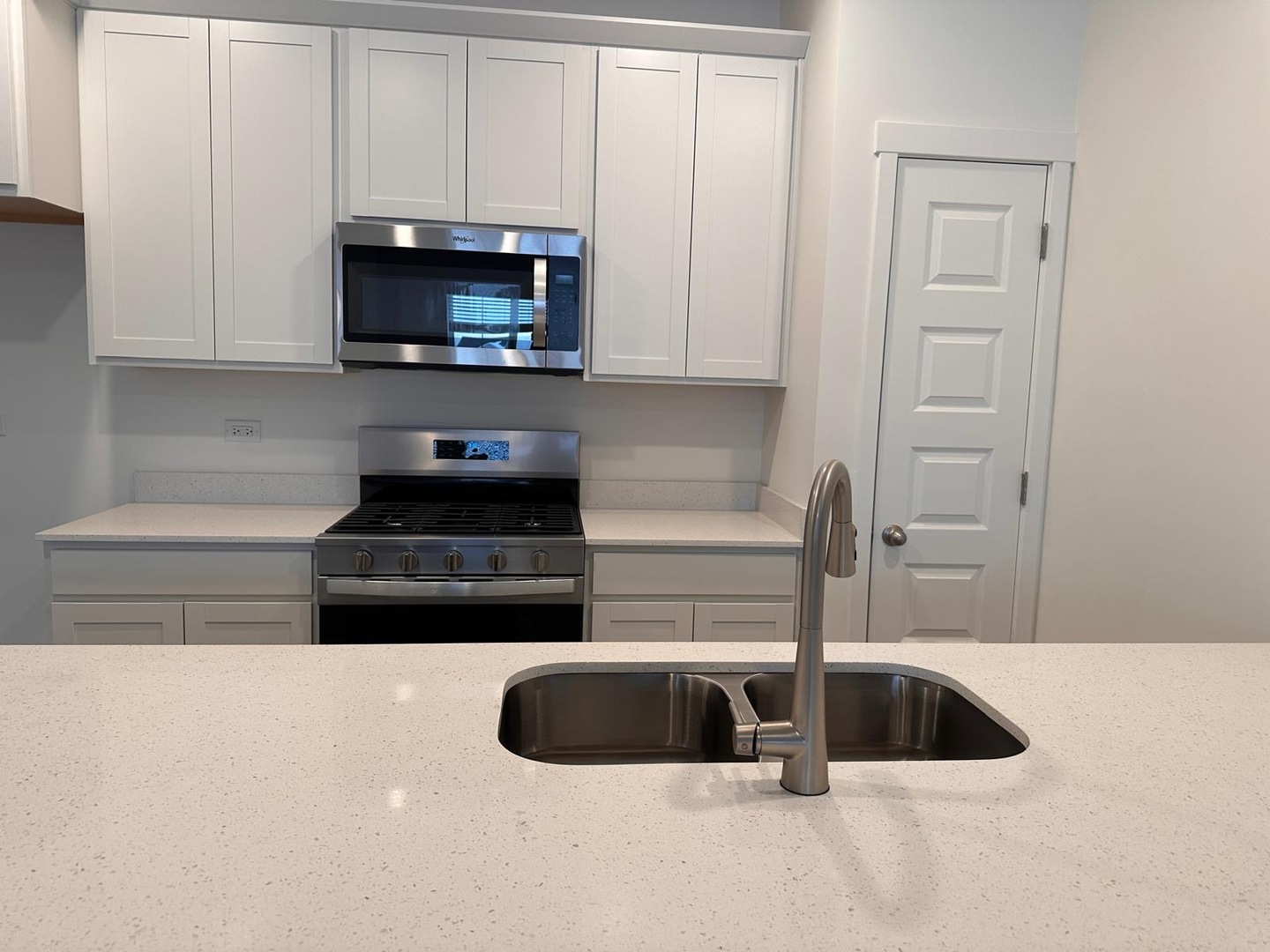 2259 Riesling Road, Unit 2270 Oswego, IL 60543 - Photo 2 of 9 Gallery Image 2