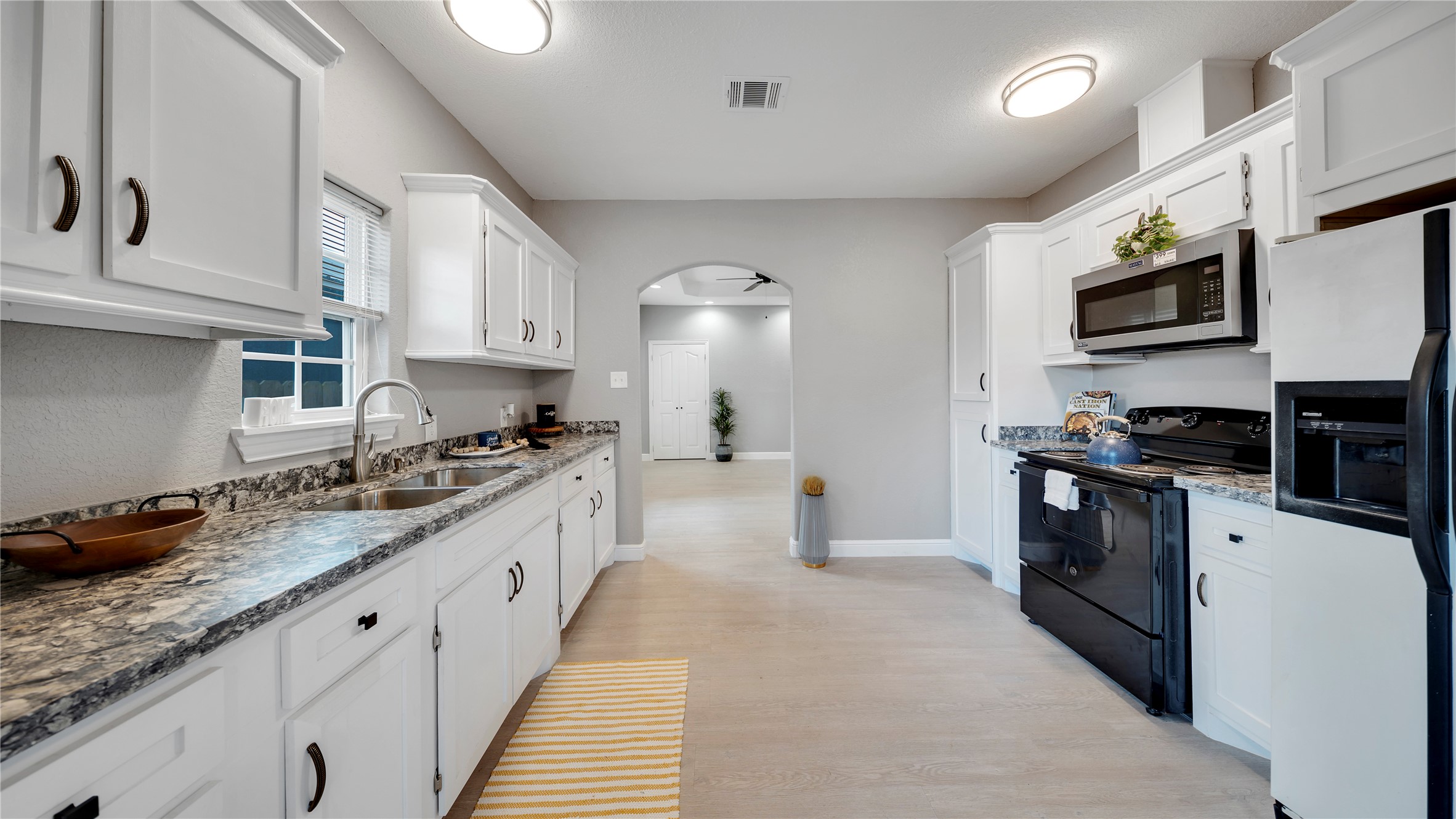 8214 Peekskill Lane Houston, TX 77075 - Photo 6 of 26
