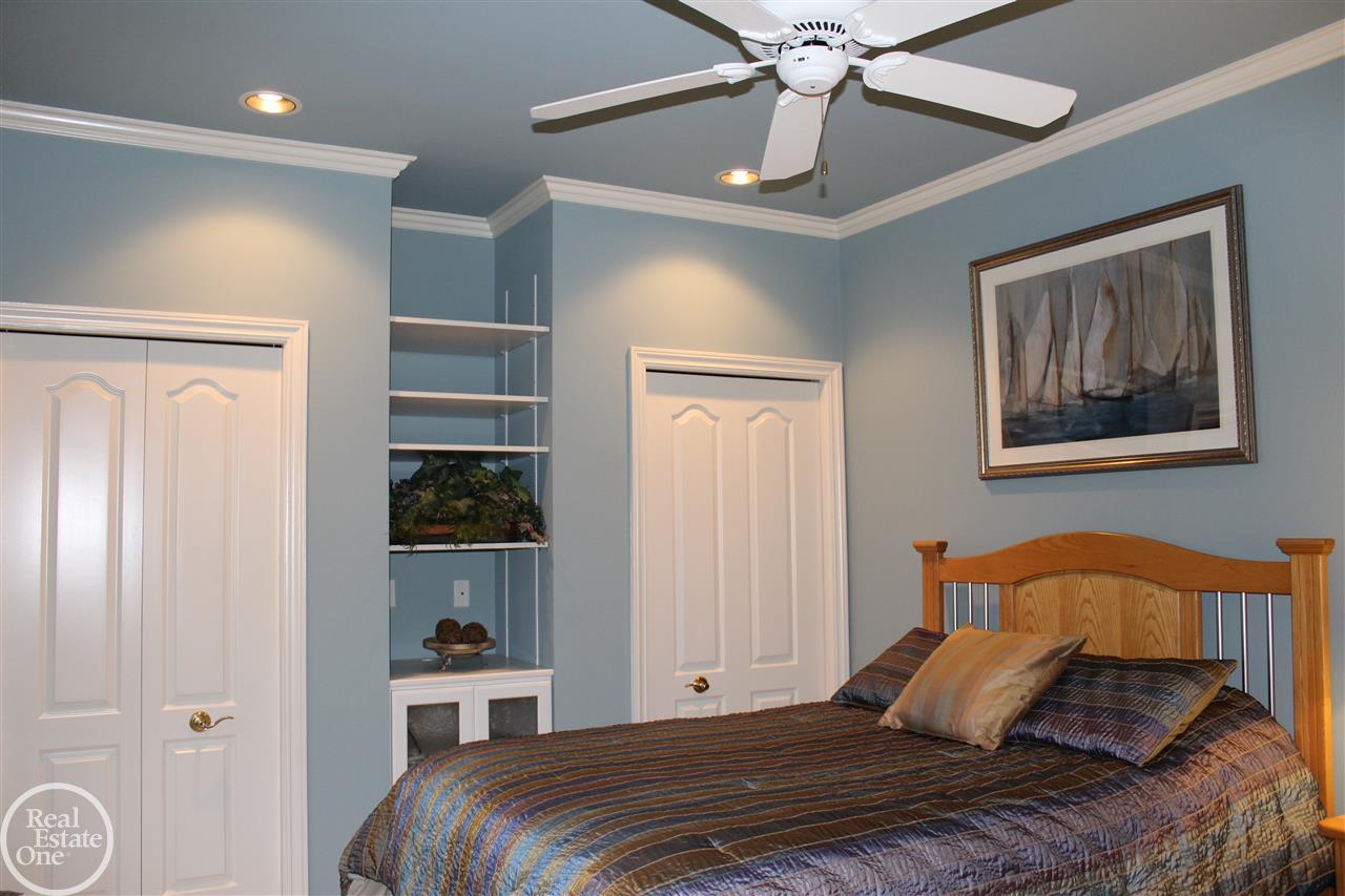 53370 Romeo Plank Road Macomb, MI 48042 - Photo 20 of 47 31396434-19.JPG