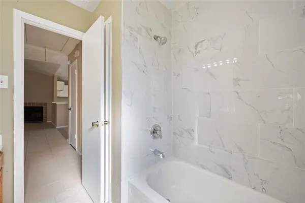 $1,600 | 3811 Meadow Pl Drive, Houston, TX 77082