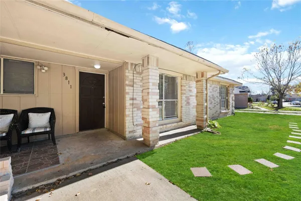 $1,600 | 3811 Meadow Pl Drive, Houston, TX 77082