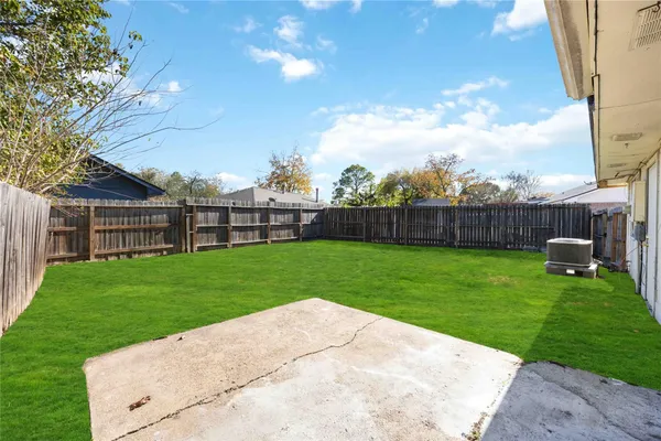 $1,600 | 3811 Meadow Pl Drive, Houston, TX 77082