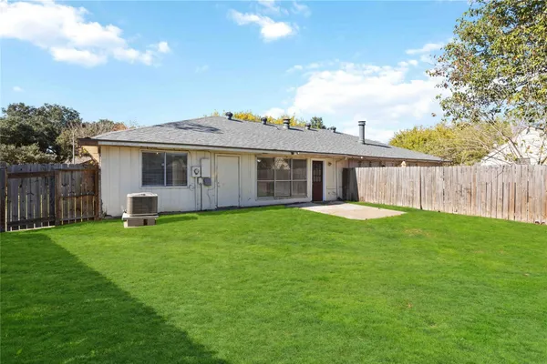 $1,600 | 3811 Meadow Pl Drive, Houston, TX 77082