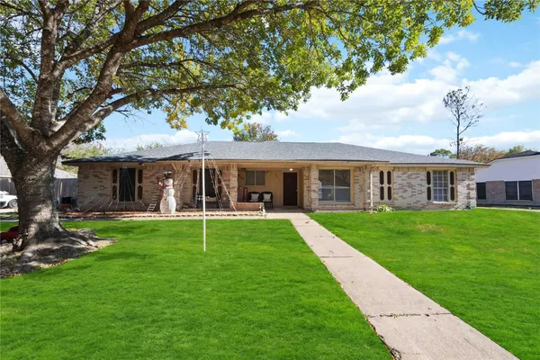 $1,600 | 3811 Meadow Pl Drive, Houston, TX 77082