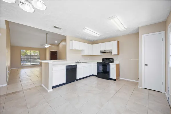 $1,600 | 3811 Meadow Pl Drive, Houston, TX 77082