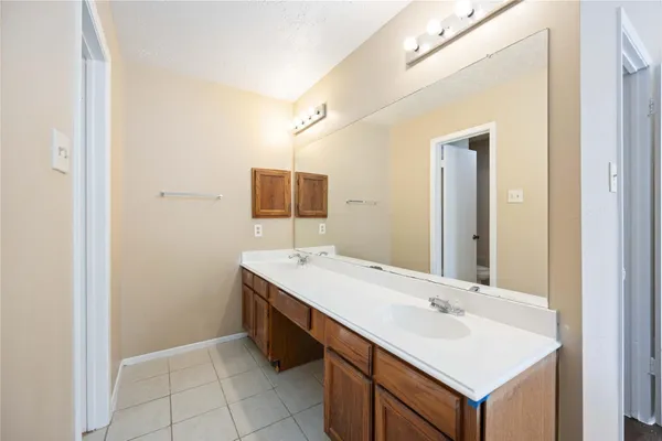 $1,600 | 3811 Meadow Pl Drive, Houston, TX 77082