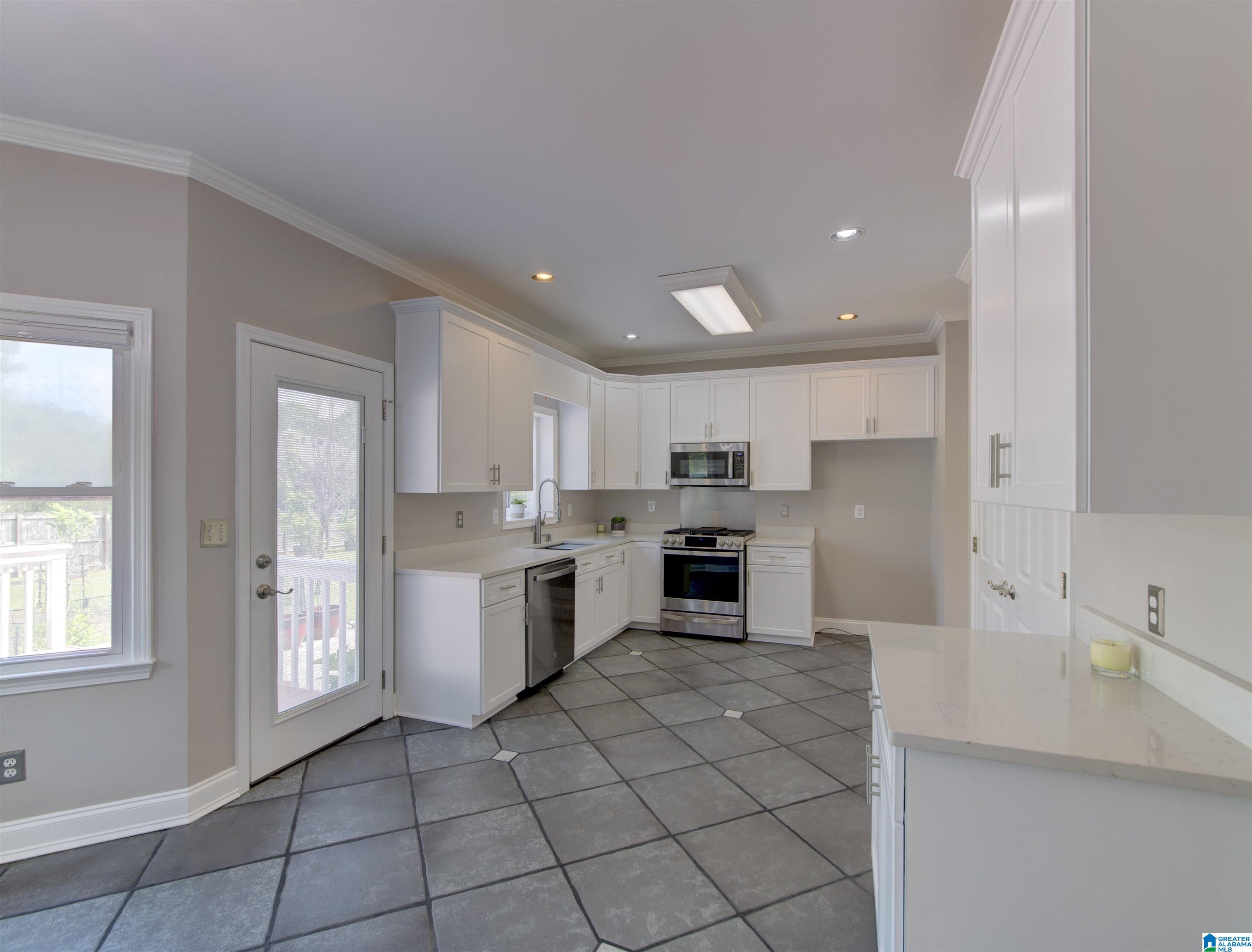 2209 Circle View Lane Birmingham, AL 35244 - Photo 10 of 34