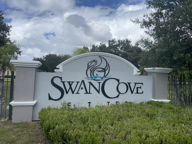 a sign that is on the wall of a building