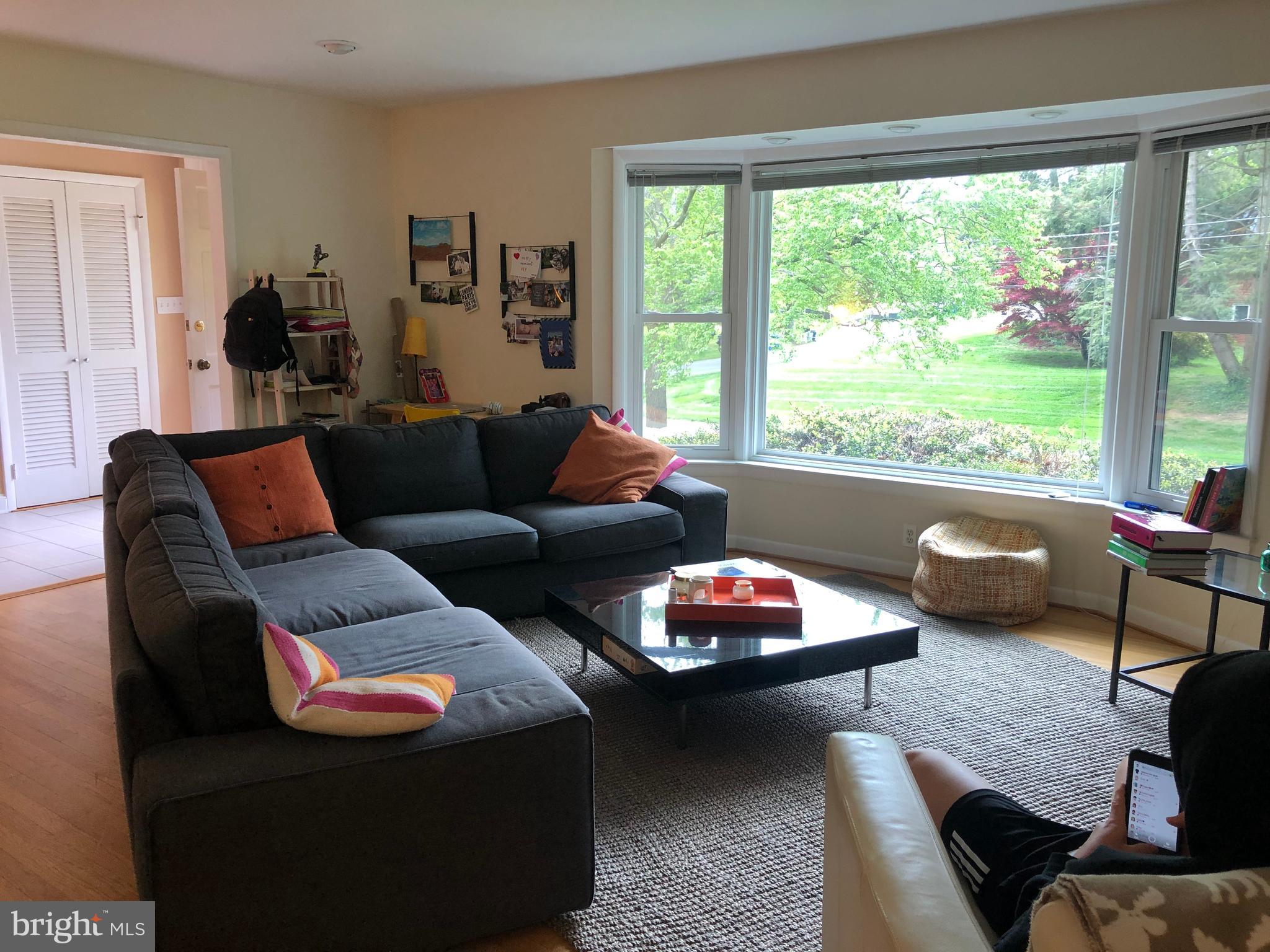 7701 Barnum Road Bethesda, MD 20817 - Photo 3 of 22 Large bay window