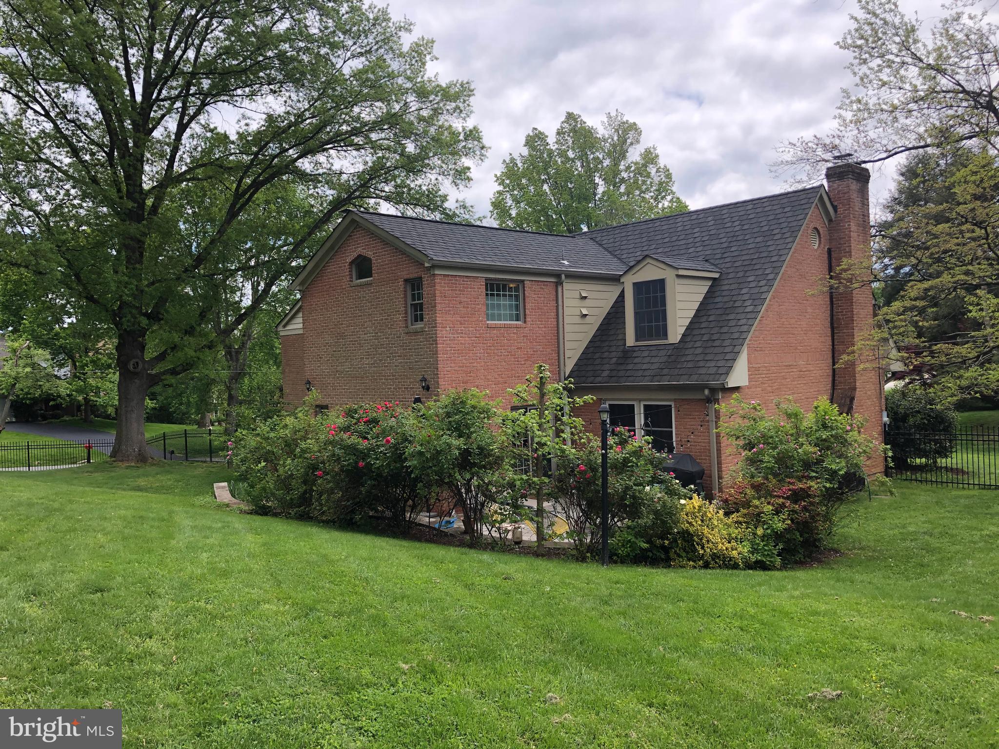 7701 Barnum Road Bethesda, MD 20817 - Photo 21 of 22 Lush greenery