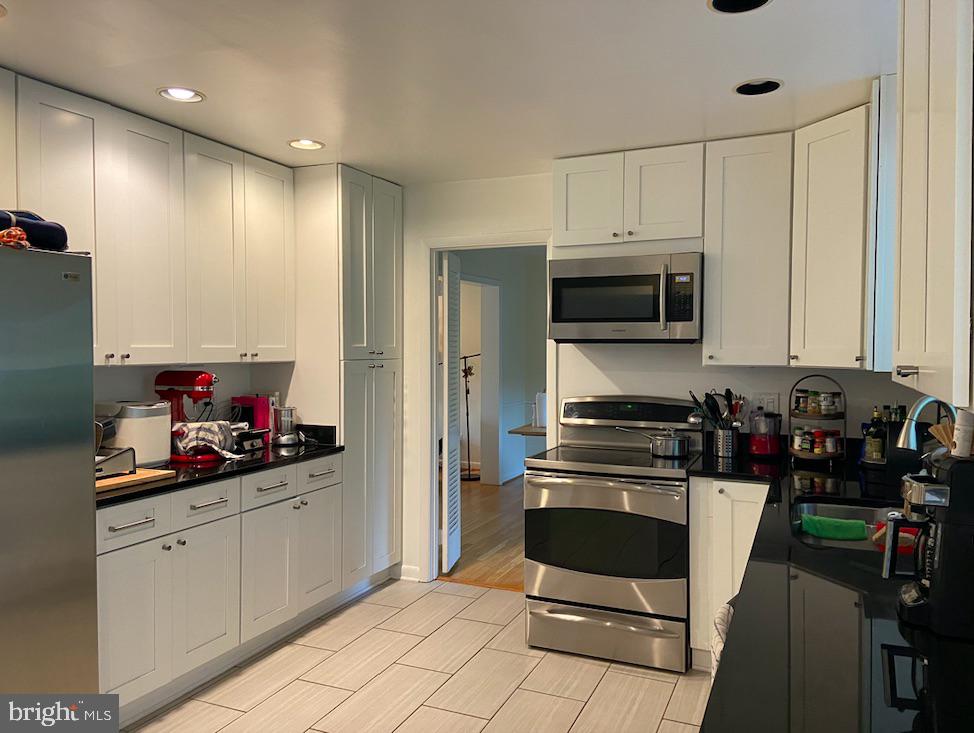 7701 Barnum Road Bethesda, MD 20817 - Photo 4 of 22 Kitchen