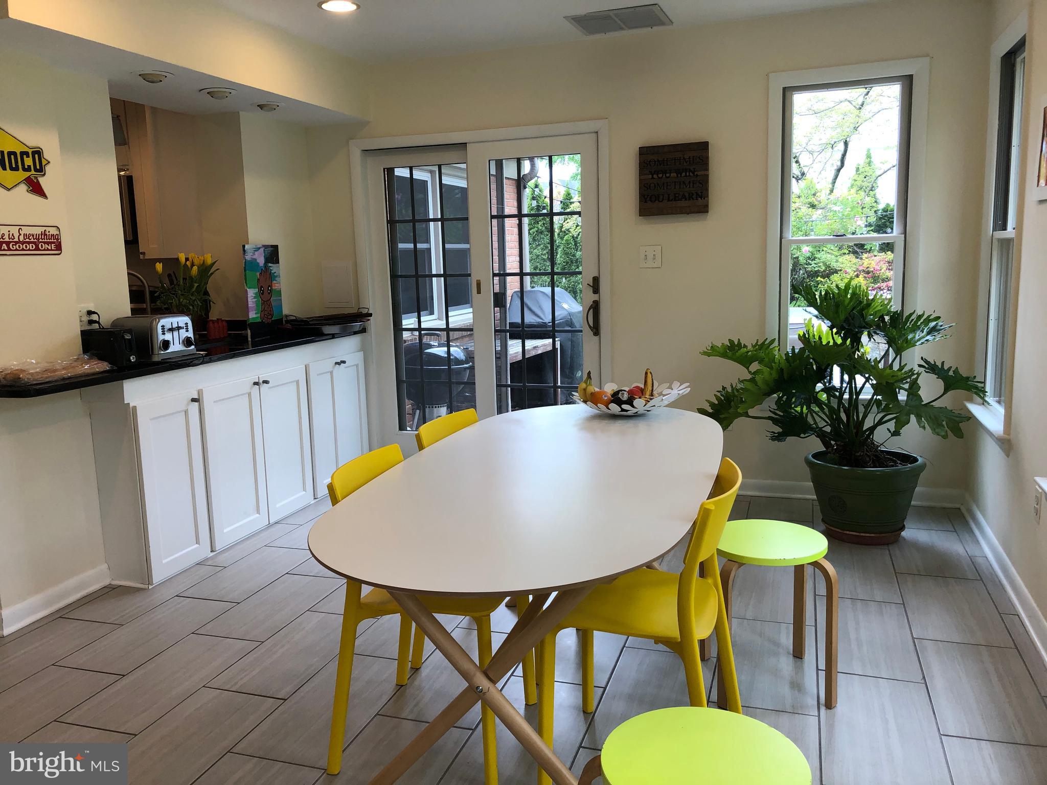 7701 Barnum Road Bethesda, MD 20817 - Photo 6 of 22 Sunroom/play room/endless options