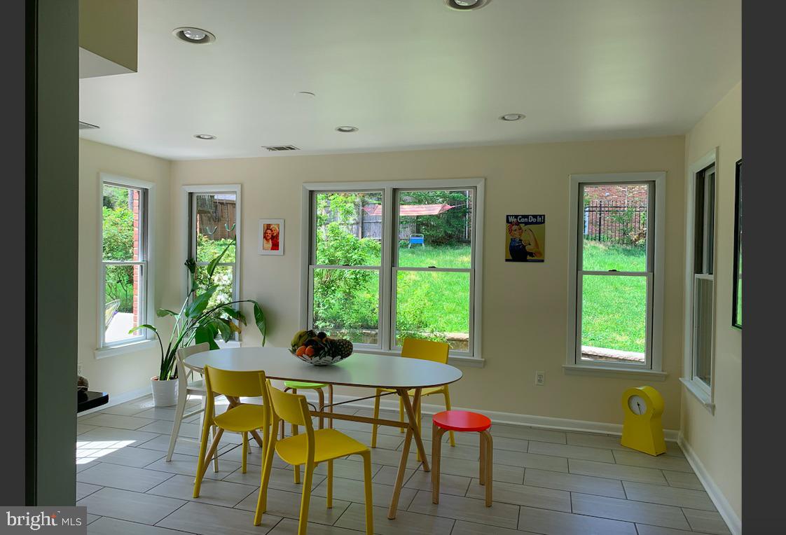 7701 Barnum Road Bethesda, MD 20817 - Photo 7 of 22 Spacious sunroom