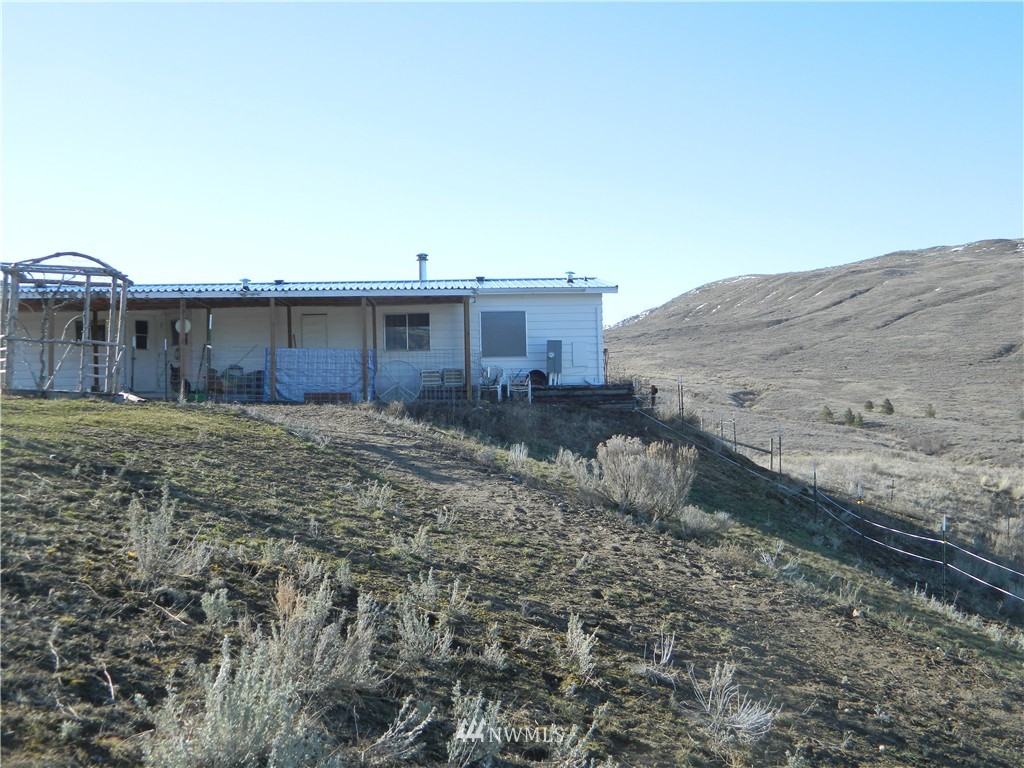70 Round Up Road Oroville, WA 98844 - Photo 5 of 18 Gallery Image 5
